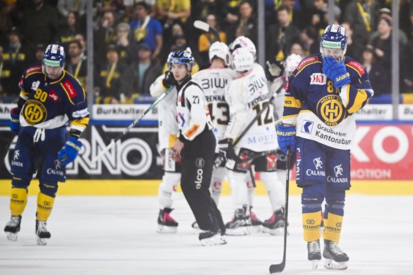 Davos&#039; Raphael Prassl nach dem 1-1 Ausgleich beim Eishockey Spiel der National League zwischen dem HC Davos und dem HC Ajoie, am Samstag, 21. Oktober 2023, im Eisstadion in Davos. (KEYSTONE/Gian  ...