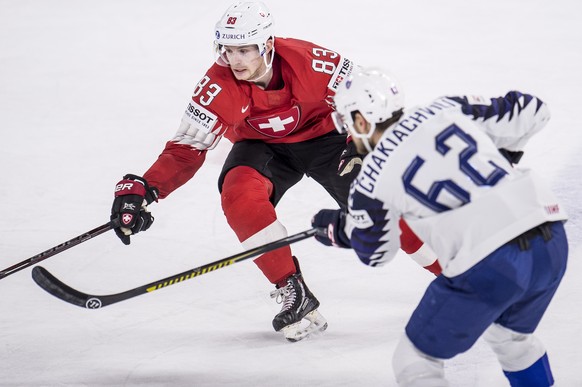 epa06738245 Joel Vermin (L) of Switzerland and Florian Chakiachvili of France in action during the IIHF World Championship group A ice hockey match between Switzerland and France at the Royal Arena in ...