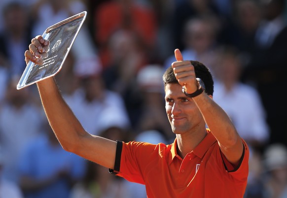 Den Pokal gab es für den Serben am French Open noch nie.