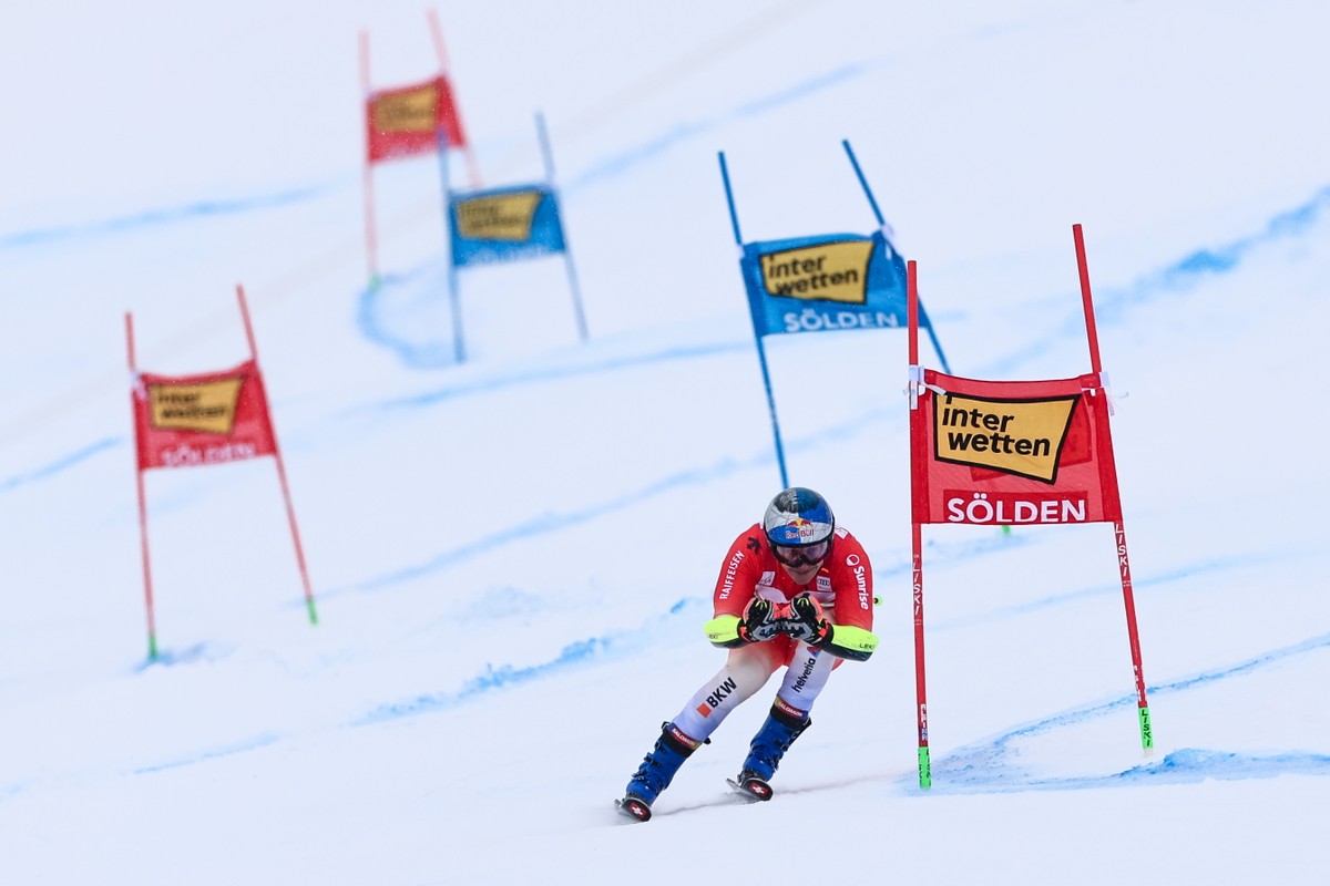 epa12483919 Marco Odermatt of Switzerland competes during the second run of the Men's Giant Slalom race of the FIS Alpine Skiing World Cup season opener on the Rettenbach glacier, in Soelden, Aus ...