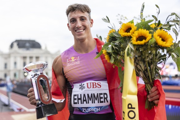 epa12327520 Simon Ehammer of Switzerland celebrates after winning the Men&#039;s Long Jump event of the Diamond League final 2025 athletics meeting at Sechselaeutenplatz in Zurich, Switzerland, 27 Aug ...