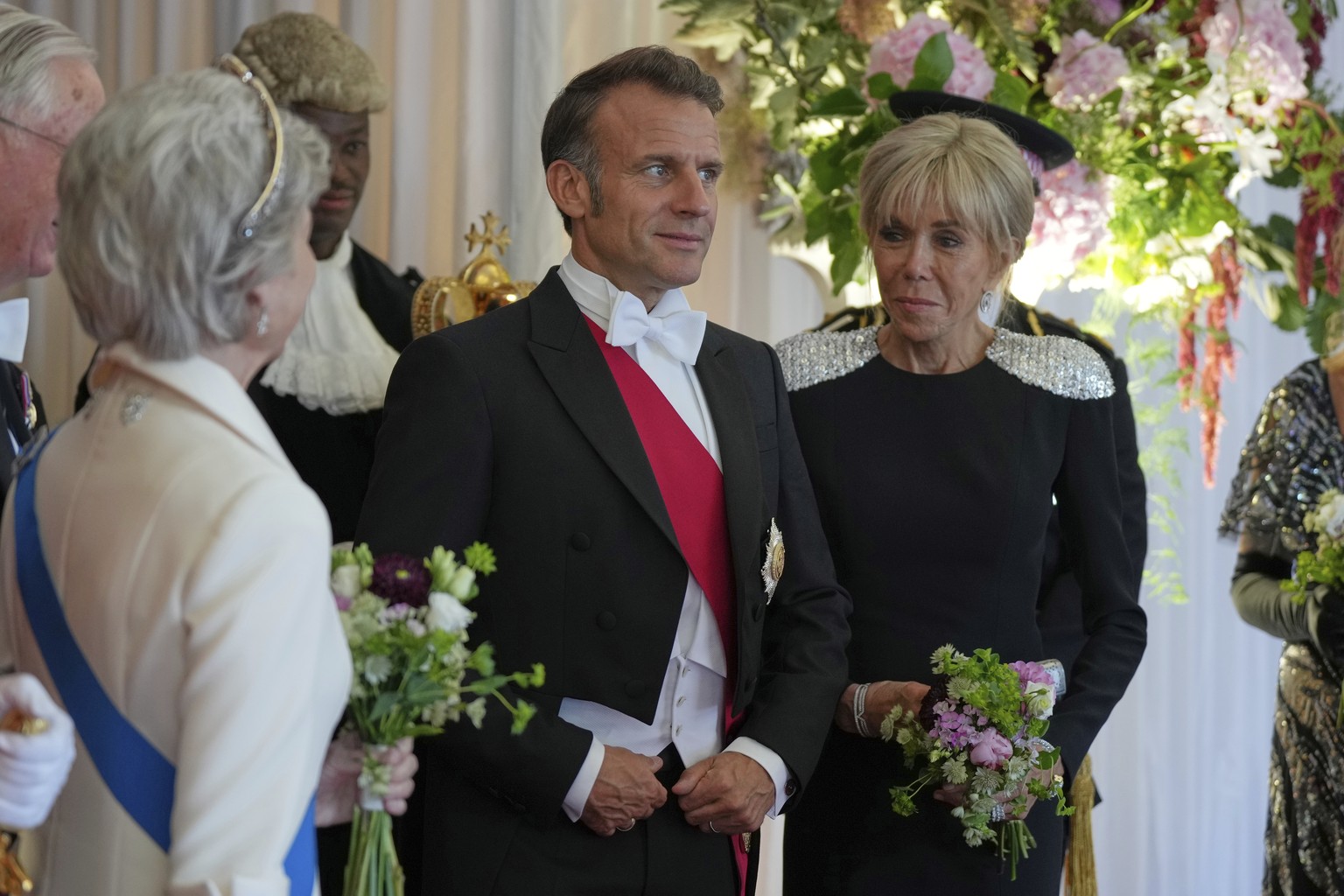 French President Emmanuel Macron, center, and his wife Brigitte, arrive at the Guildhall banquet in London, Wednesday, July 9, 2025. (AP Photo/Alastair Grant)
Britain France