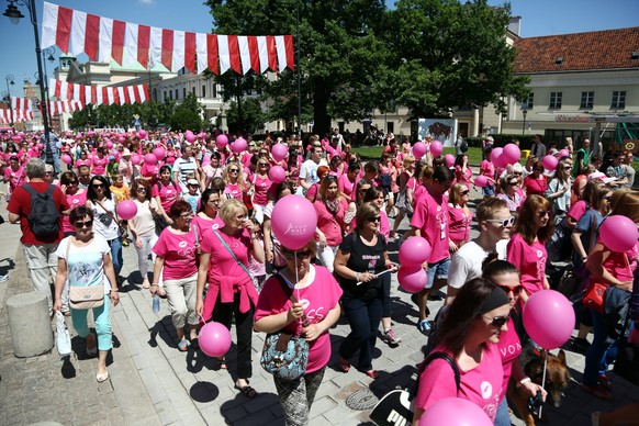 Pink-Ribbon-Kundgebung in Polen.