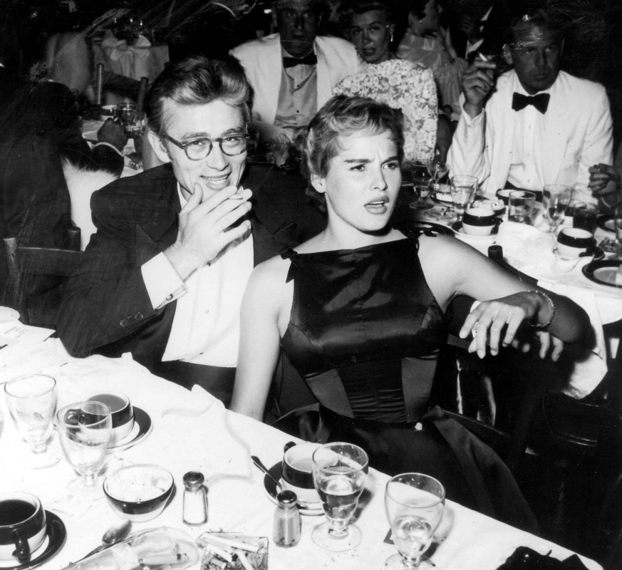 JAMES DEAN AND URSULA ANDRESS, 1955 
PUBLICATIONxINxGERxSUIxAUTxONLY - ZUMAg49_ 20080722_gaf_g49_057

July 22 2008 James Dean and Ursula Andress PUBLICATIONxINxGERxSUIxAUTxONLY 20080722_gaf_g49_057