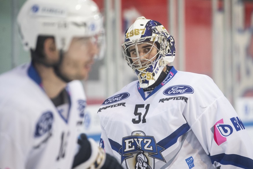 Zugs Torhueter Luca Hollenstein reagiert im Swiss Ice Hockey Cup 1/4 Finalspiel zwischen den SC Rapperswil-Jona Lakers und dem EV Zug, am Dienstag, 26. November 2019, in der St. Galler Kantonalbank Ar ...