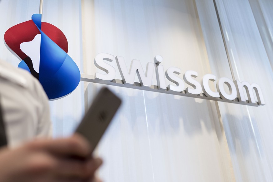 ZU DEN HALBJAHRESZAHLEN DER SWISSCOM STELLEN WIR IHNEN AM DONNERSTAG, 18. AUGUST 2016, FOLGENDES ARCHIVBILD ZUR VERFUEGUNG - The Swisscom logo pictured in a Swisscom Shop of the telecommunications pro ...