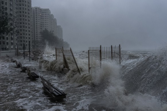 Strong waves crash against the waterfront in Heng Fa Chuen area as Super Typhoon Ragasa approaches in Hong Kong, Wednesday, Sept. 24, 2025. (AP Photo/Chan Long Hei)
Hong Kong Asia Typhoon
