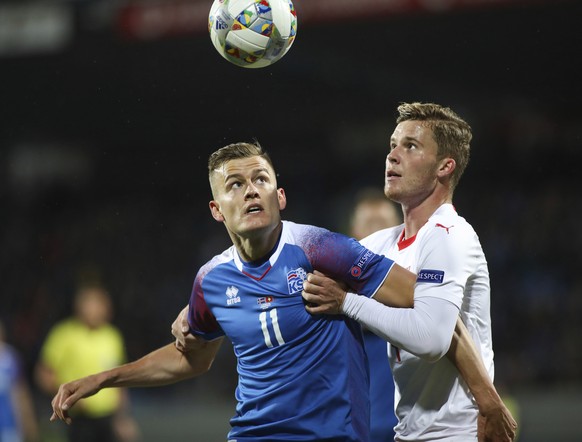 Iceland&#039;s Alfred Finnbogason, left, is challenged by Switzerland&#039;s Nico Elvedi during the UEFA Nations League soccer match between Iceland and Switzerland at Laugardalsvollur stadium in Reyk ...