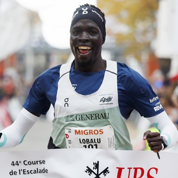 Dominic Lokinyomo Lobalu, of South Sudan, jubilates after crossing the finish line to win the men&#039;s elite categorie, during the 44th Escalade Race (Course de l&#039;Esacalde), in Geneva, Switzerl ...