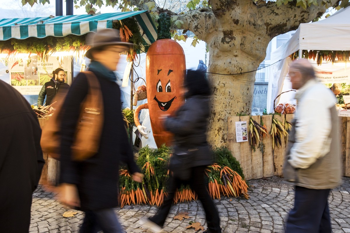 Der traditionelle Aarauer Rueeblimaert, Karottenmarkt, fotografiert am Mittwoch, 7. November 2018, in Aarau. (KEYSTONE/Alexandra Wey)