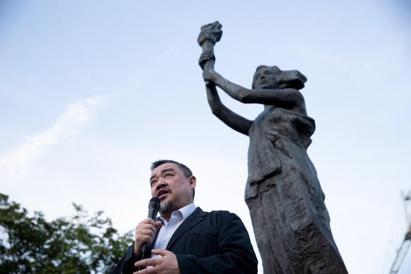 epa09994976 Activist and former leader of the Tiananmen Square democracy movement Wu&#039;er Kaixi speaks beneath the &#039;Goddess of Democracy&#039; statue during a candlelight vigil and ceremony of ...