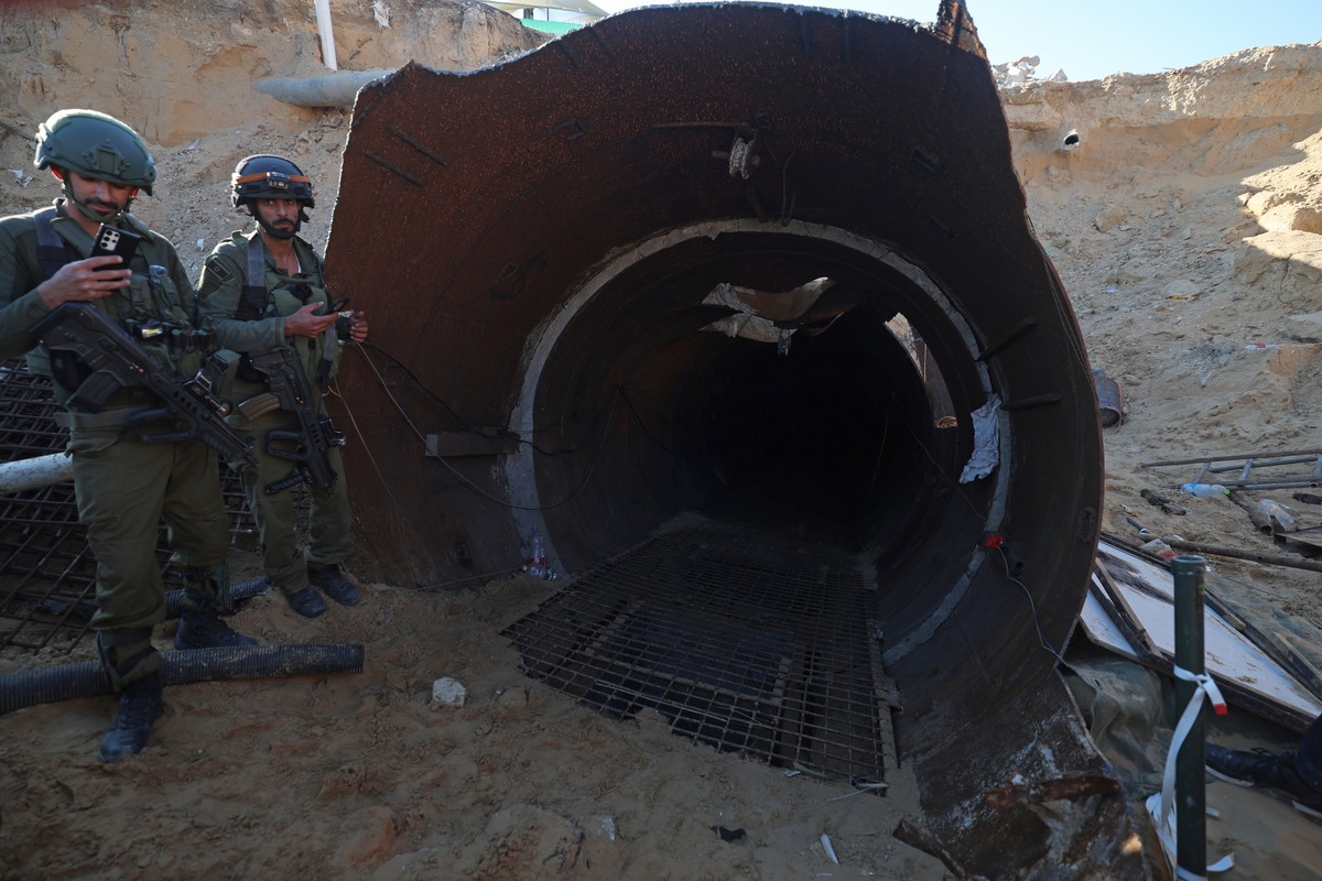 epa11034240 A photo taken while embedded with the Israeli Army shows soldiers at the entrance of a tunnel 400 meters away from the Erez crossing between Gaza and Israel, in the Palestinian town of Bei ...