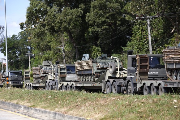 epa12586908 Thai soldiers transport armored vehicles during clashes with Cambodian troops in Kab Choeng district, Surin province, Thailand, 12 December 2025. According to Thailand&#039;s defense minis ...
