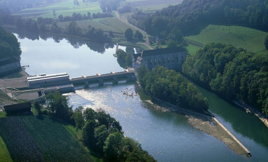 Das stattliche Kraftwerk Wynau. Seine Jahresleistung wird mit dem unnötigen Erhitzen von Teewasser quasi verschenkt.