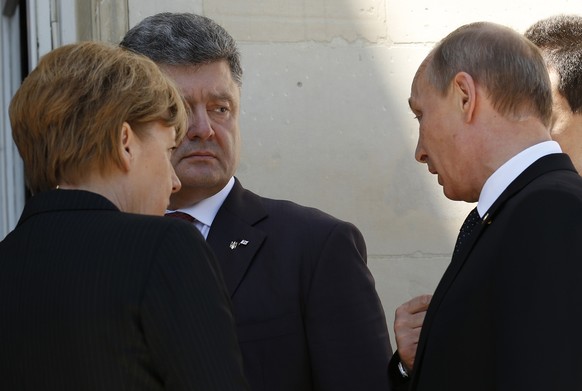 Das Treffen zwischen Putin und Poroschenko im Beisein von Merkel.