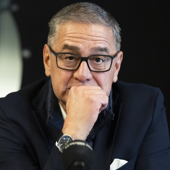 Marc Luethi, CEO SCB, gibt seinen Ruecktritt waehrend einer Medienkonferenz des SC Bern bekannt, am Montag, 19. Januar 2026 in der PostFinance Arena in Bern. Der Unternehmer Juerg Fuhrer wird sein Nac ...