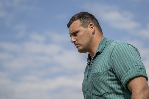 Strebel Joel (Freiamt) konzentriert sich vor dem Schlussgang am Baselstaedtischen Schwingertag auf der Sportanlage Sandgruben in Basel, am Auffahrts-Donnerstag, 9. Mai 2024. (KEYSTONE/Georgios Kefalas ...