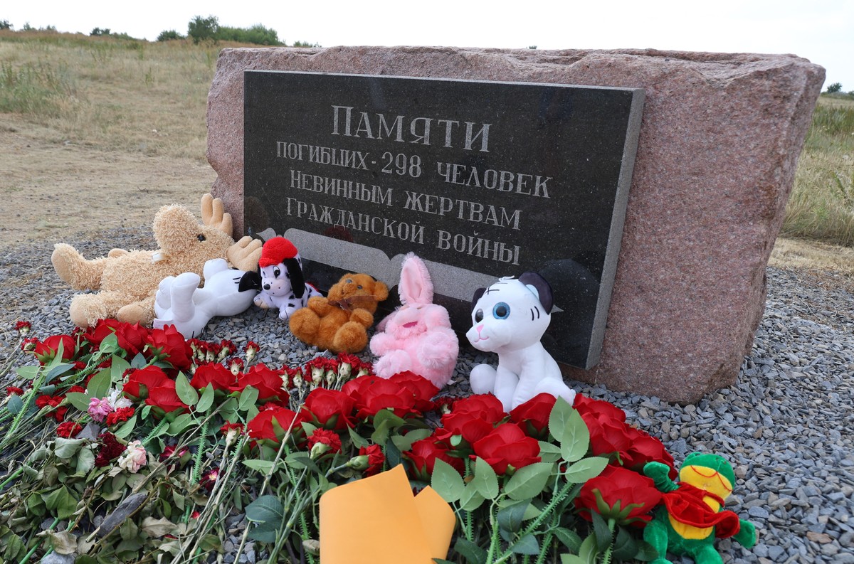 epa11483967 Flowers lie near the memorial to the victims at the crash site of the MH17 plane, on the 10th anniversary of the disaster, near village of Grabovo, around 100 kilometers east from Donetsk, ...
