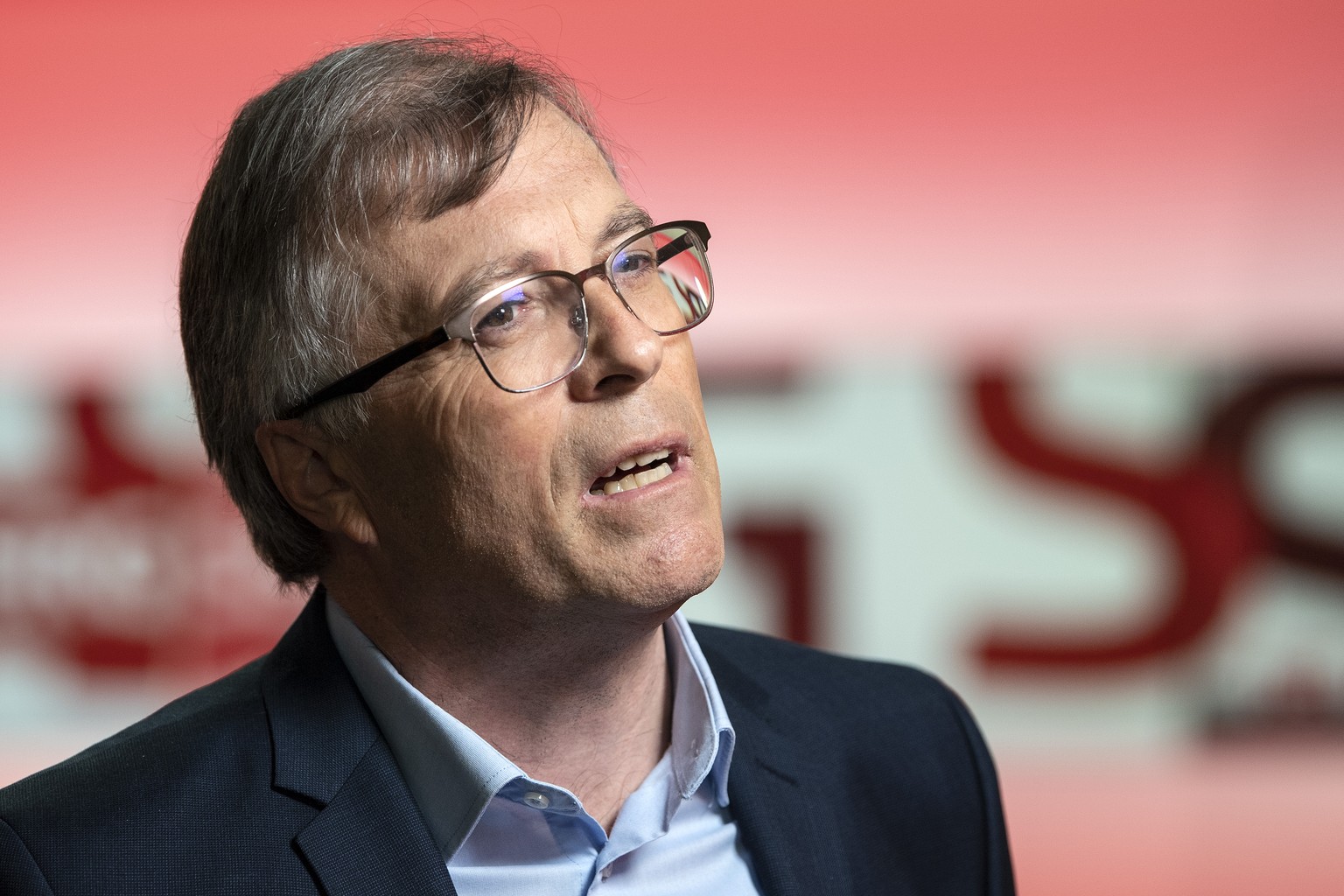 Jean Michel Cina, Verwaltungsratspraesident der SRG spricht an einer Medienkonferenz, am Freitag, 16. April 2021, in Bern. Die Leitung der SRG nimmt Stellung zu Belaestigungsvorwuerfen vom November 20 ...