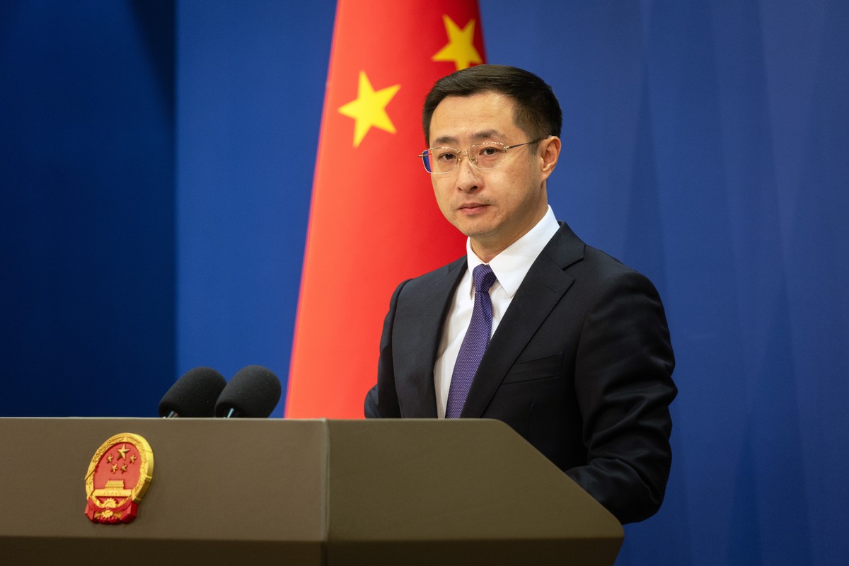 epa11726973 Chinese Foreign Ministry Spokesperson Lin Jian participates in a press conference with foreign media in Beijing, China, 18 november 2024. Jian spoke about President Xi Jinping's parti ...
