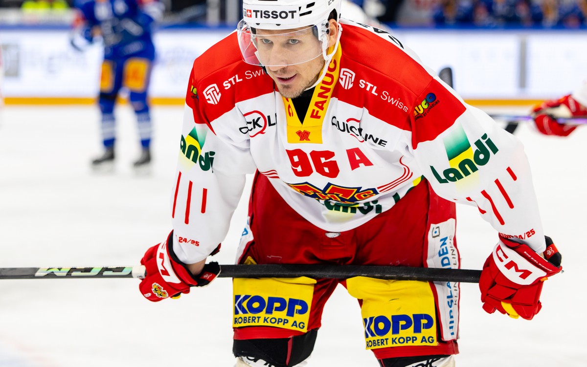 Damien Brunner (EHCB) im Spiel der Eishockey National League zwischen dem EV Zug, EVZ, und dem EHC Biel-Bienne, EHCB, am Freitag, 11. Oktober 2024 in der Bossard Arena in Zug. (KEYSTONE/Philipp Schmid ...
