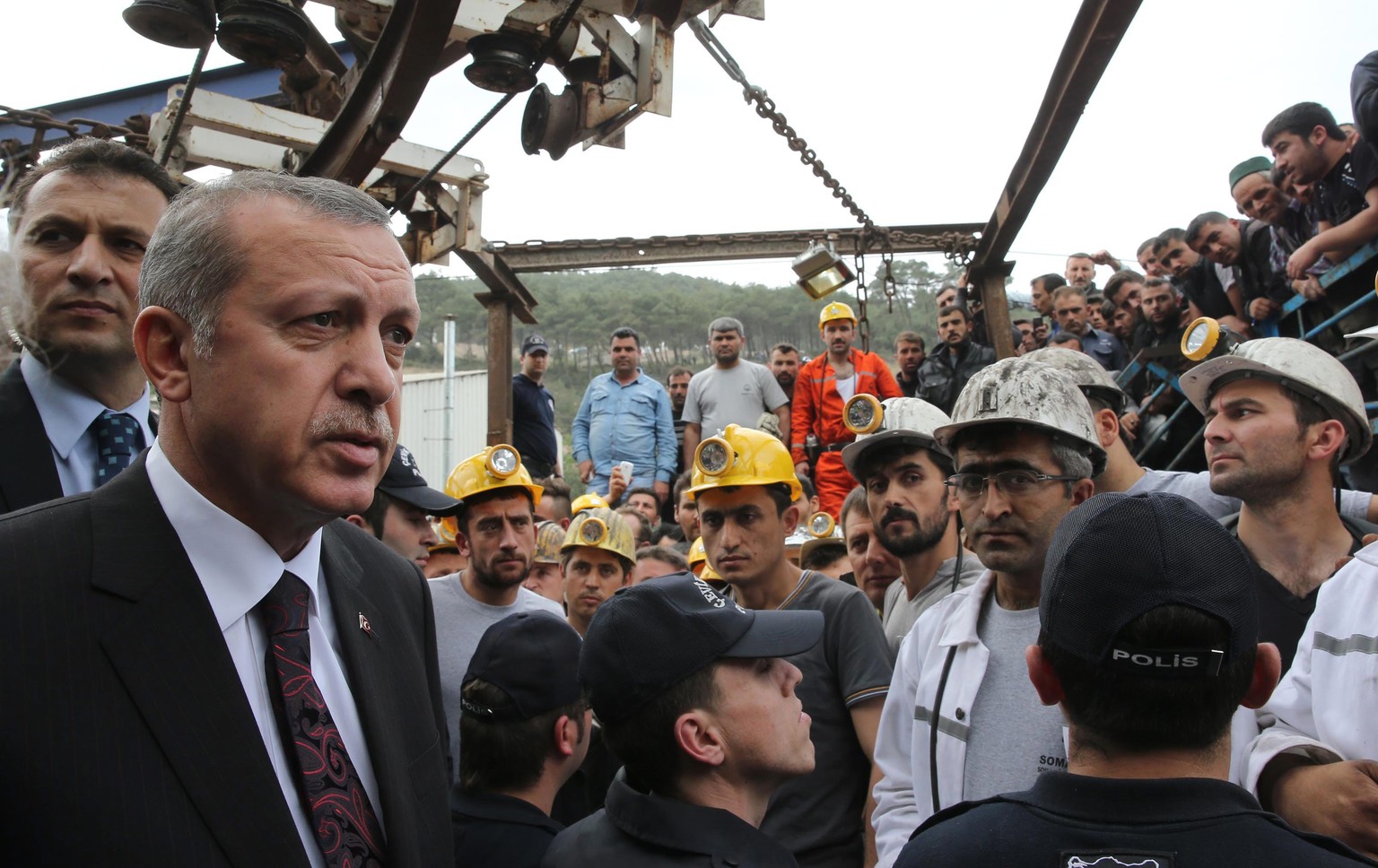 Ministerpräsident Erdogan besuchte am Mittwoch den Unglücksort.
