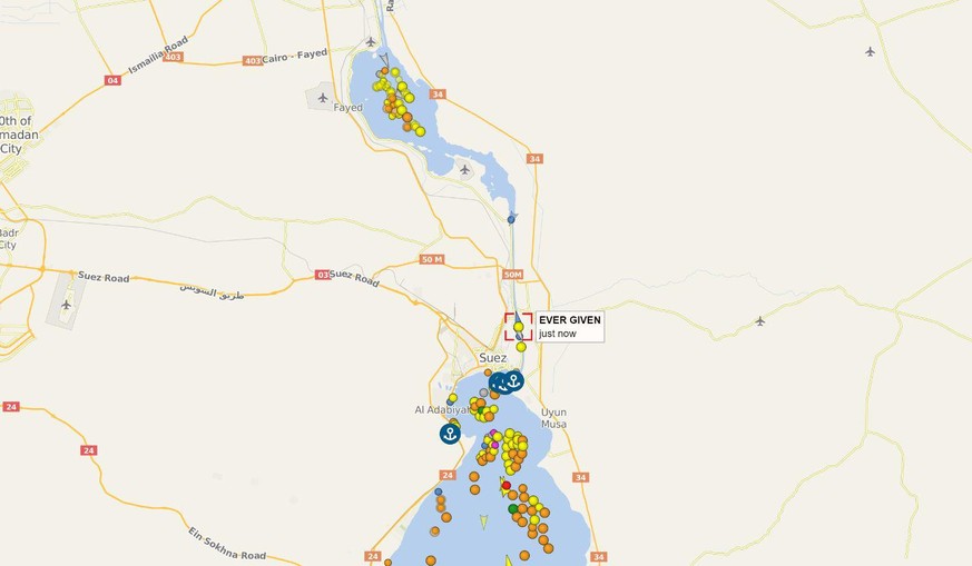 Dieser Screenshot von Vesselfinder.com zeigt den Schiffsstau im Suezkanal in beide Richtungen