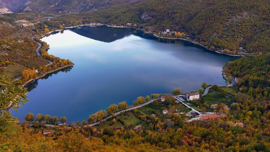 lago di scanno Italien Natur in Herzform (Seen, Insel, Fels)