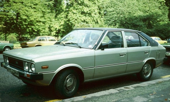 Hyundai Pony, der erste von Hyundai entwickelte PKW (1975).
https://commons.wikimedia.org/w/index.php?curid=2995033