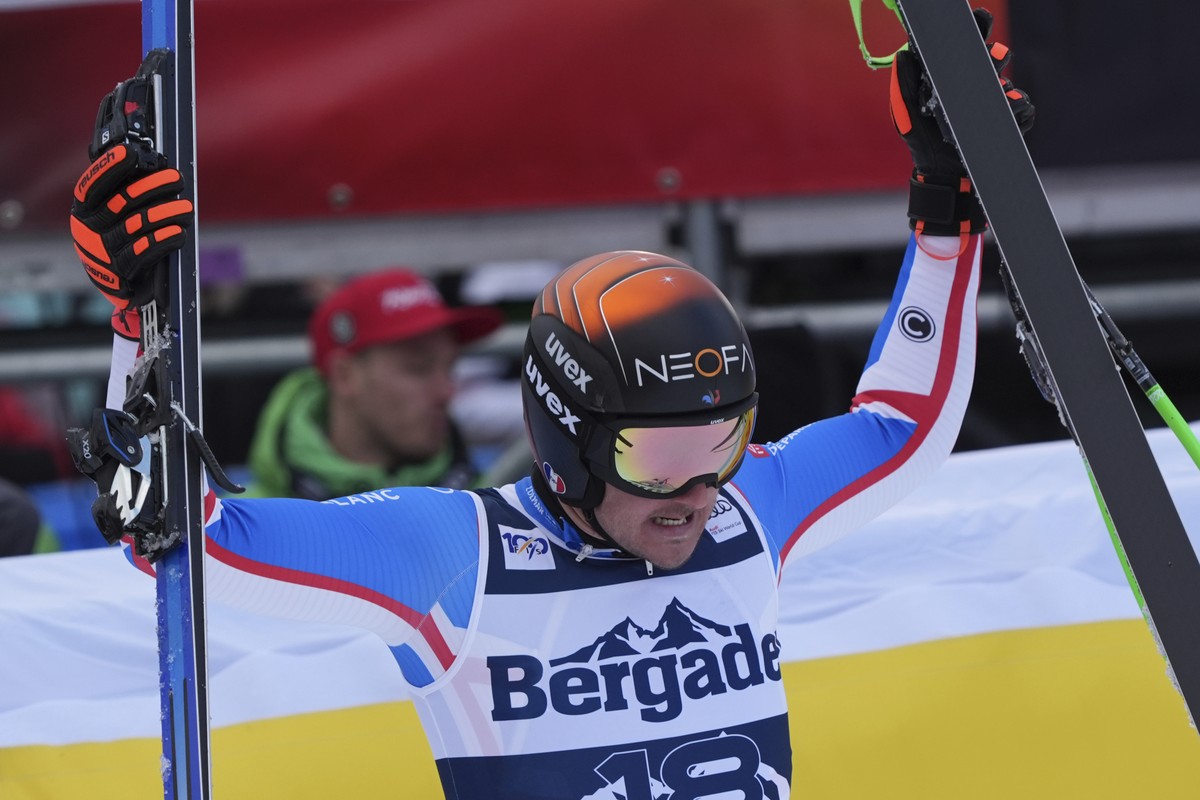 France's Nils Allegre reacts after completing the course during an alpine ski, men's World Cup super G race, in Garmisch-Partenkirchen, Germany, Saturday, Jan. 27, 2024. (AP Photo/Giovanni A ...