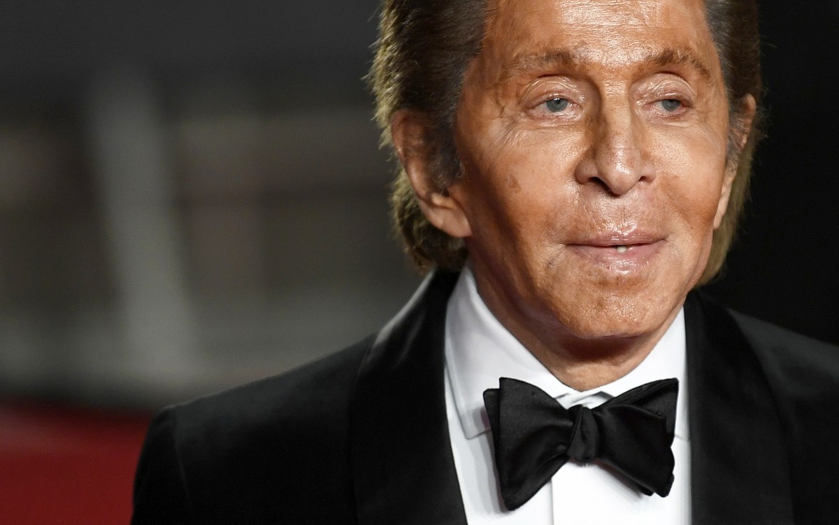 epa12662028 (FILE) - Italian fashion designer Valentino Garavani arrives for the 71st annual British Academy Film Awards at the Royal Albert Hall in London, Britain, 18 February 2018 (reissued 19 Janu ...