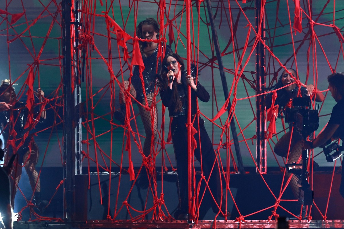 epa12958326 Veronica Fusaro of Switzerland performs the song 'Alice' during the second semi-final of the 70th Eurovision Song Contest (ESC) in Vienna, Austria, 14 May 2026. The grand final o ...