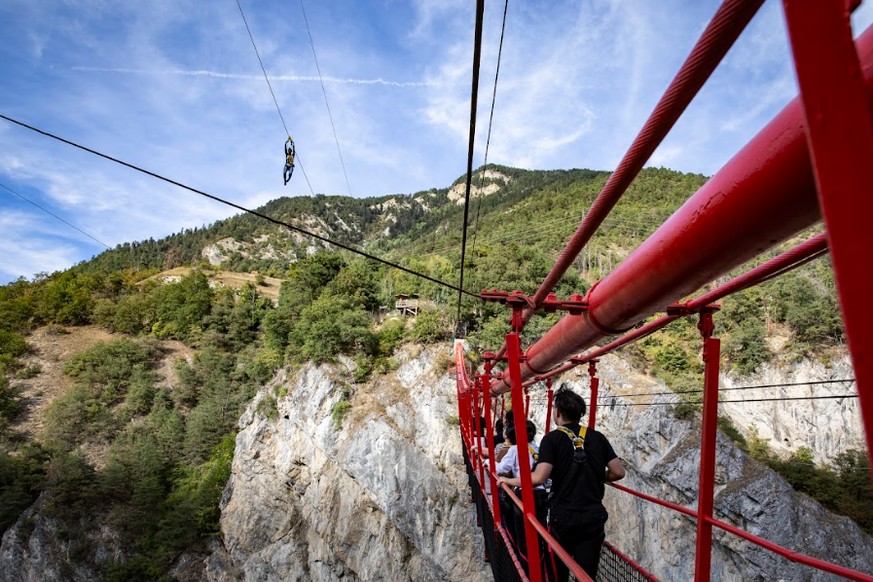 Niouc Bungee Bungy Schweiz höchste Brücke Europas