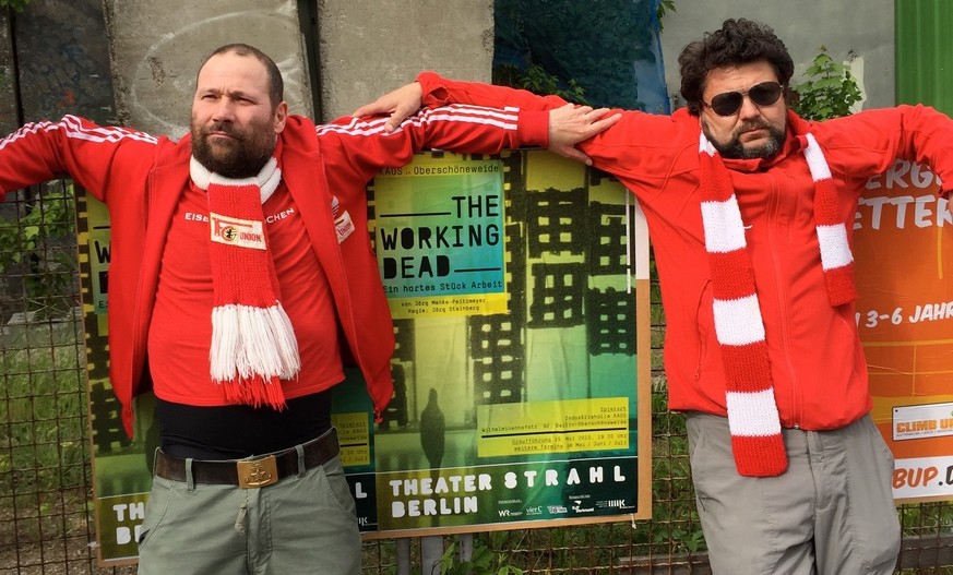 Hauptdarsteller des Union Theaterstücks Lopez (l.) und der Regisseur und Interviewpartner Jörg Steinberg (r.).