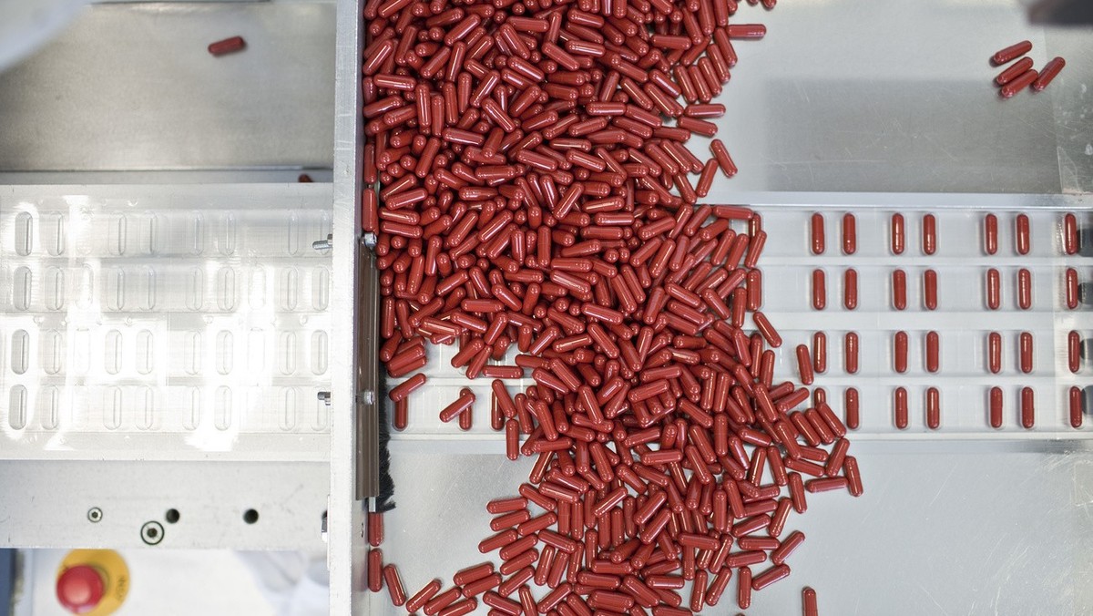 A machine dispenses pharmaceutical capsules into blister packs, pictured on February 1, 2010 at the manufacturing and logistics facility of pharmaceutical company Acino Holding AG in Aesch in the cant ...