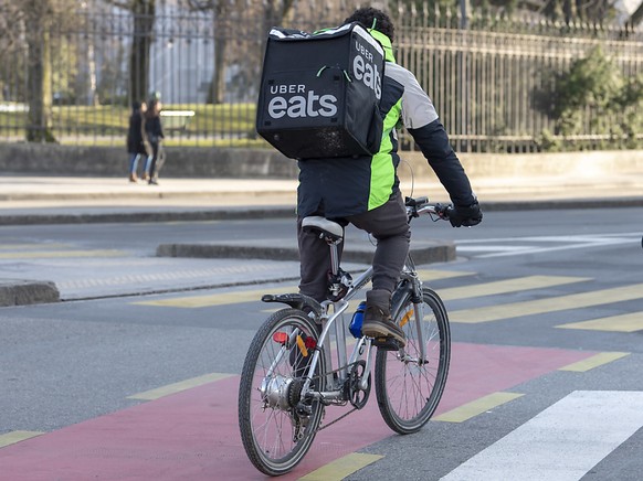 Die Essenslieferdienste Takeaway.com und Just Eat fusionieren - und dürften damit gegenüber neu eintretenden Playern auf dem Markt wie Uber Eats in einer noch besseren Position sein. Im Bild: Uber-Eat ...