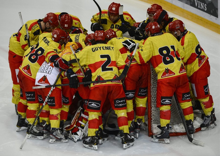 Les joueurs du HC Sierre, se concentrent au debut du match de National League B, LNB, du championnat suisse de hockey sur glace, entre le Lausanne HC, LHC, et le HC Sierre, ce samedi 22 decembre 2012  ...