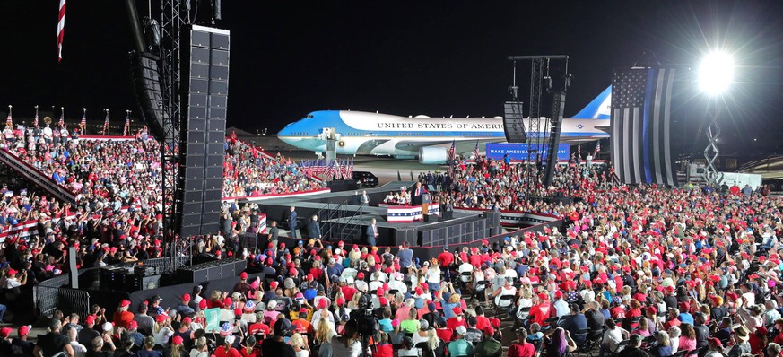 October 12, 2020, Sanford, FL, USA: President Donald Trump delivers remarks at a campaign rally at Orlando-Sanford International Airport in on Monday, Oct. 12, 2020 in Sanford, Florida. Sanford USA - ...