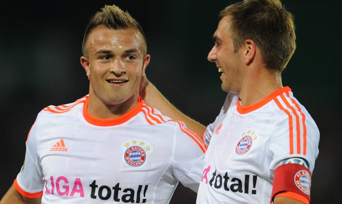 epa03366309 Munich's Xherdan Shaqiri (L) and Philipp Lahm celebrate the victory over Regensburg after the DFB Cup first round soccer match SSV Jahn Regensburg vs FC Bayern Munich at the Jahnstadi ...