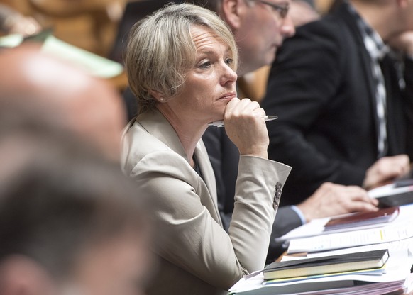 Elisabeth Schneider-Schneiter (CVP/BL) befasst sich mit der internationalen Zusammenarbeit 2017-2020 am Donnerstag, 2. Juni 2016 im Nationalrat in Bern. (KEYSTONE/Lukas Lehmann)