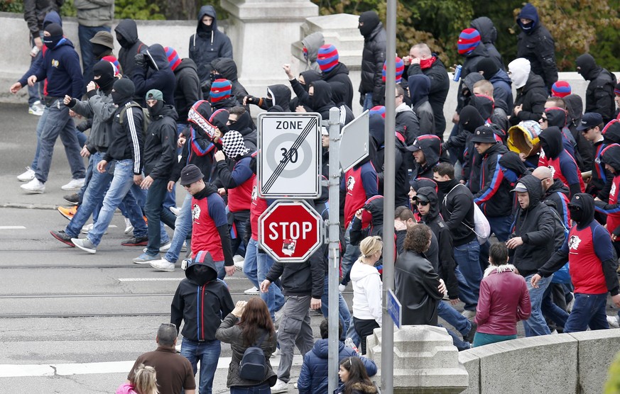 Fans of FC Basel walk across the Kornhausbruecke prior to the Swiss Cup final soccer match between FC Basel and FC Zuerich at the Stade de Suisse Stadium in Bern, Switzerland, Monday, April 21, 2014.  ...