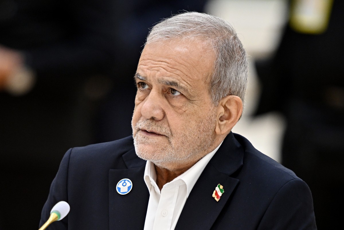 epa13291107 Iranian President Masoud Pezeshkian attends an expanded format meeting of the Commonwealth of Independent States (CIS) Council of Heads of State at the Avaza national tourist zone outside  ...