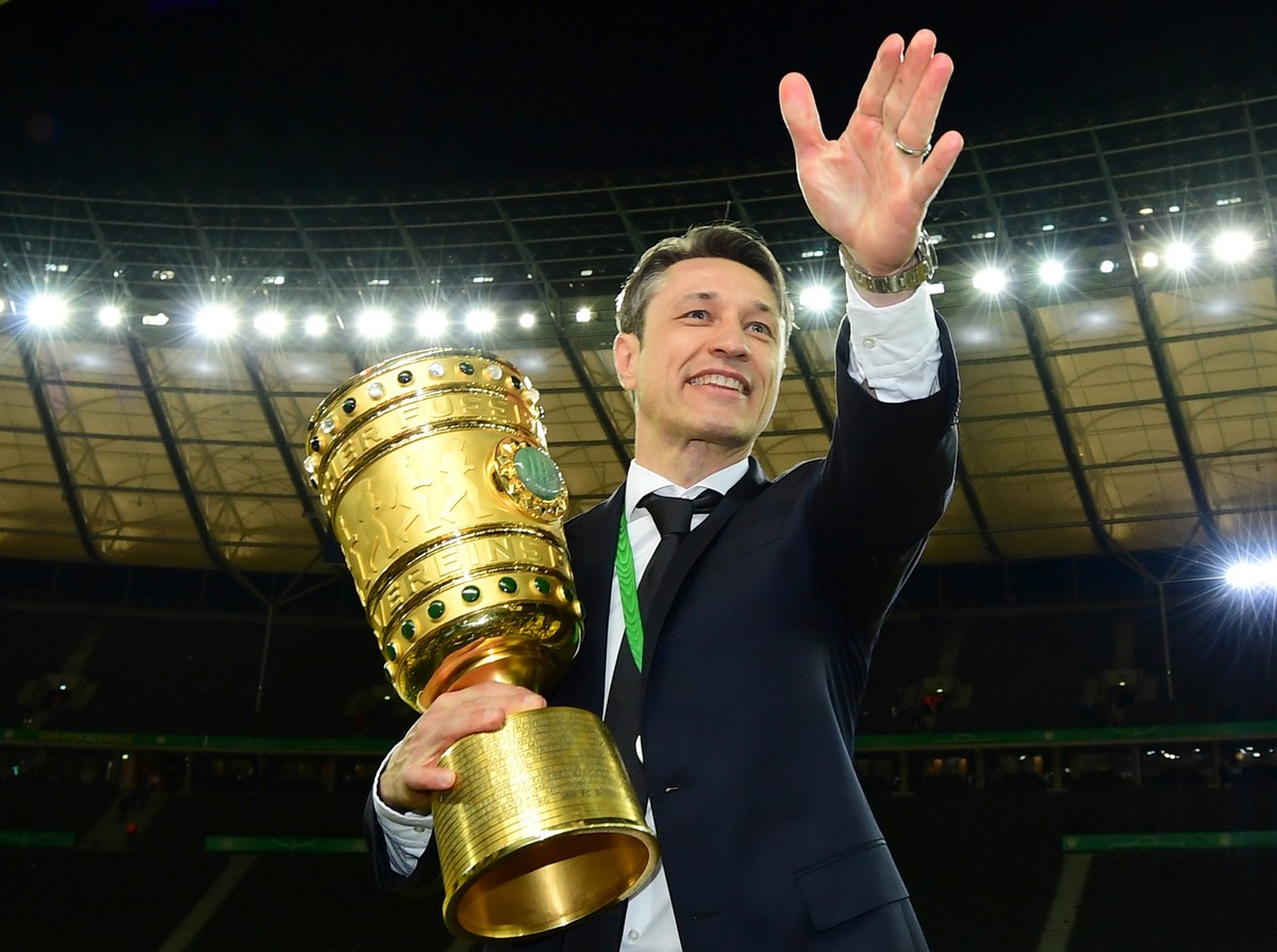 epa07601028 Bayern's head coach Niko Kovac holds the trophy after winning the German DFB Cup final soccer match between RB Leipzig and FC Bayern Munich in Berlin, Germany, 25 May 2019. EPA/CLEMEN ...