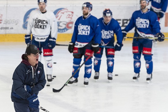 Zuerichs neuer Trainer Arno del Curto leitet sein erstes Training mit der Mannschaft der ZSC Lions, am Dienstag, 15. Januar 2019, in der KEBO. (KEYSTONE/Melanie Duchene)