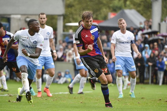 18.09.2016; Zug; Fussball Schweizer Cup - Zug 94 - FC Basel;
Torschuetze Daniel Hoegh (Basel) jubelt nach dem Tor zum 0:1
(Martin Meienberger/freshfocus)