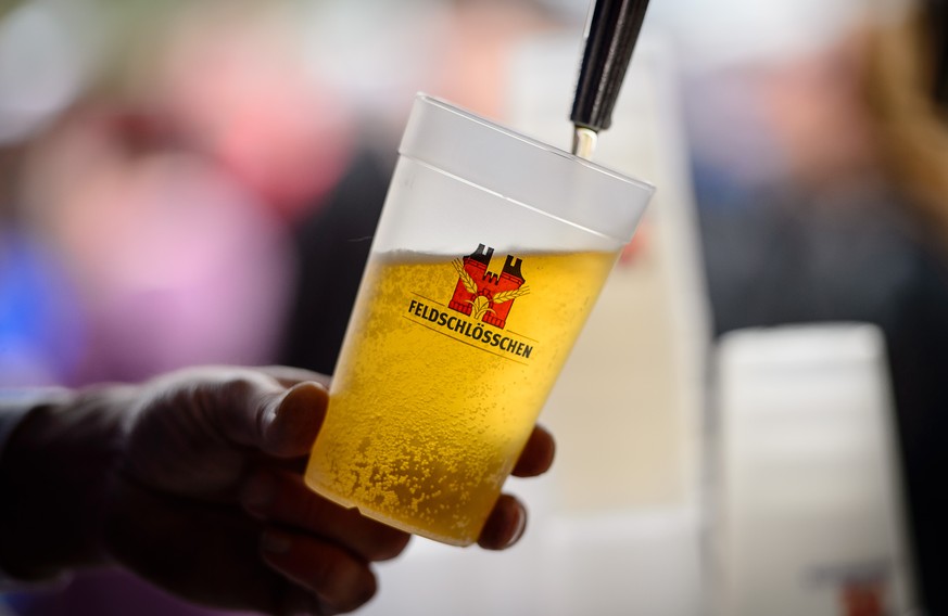 HANDOUT - Feldschloesschen feiert den Tag des Schweizer Bieres mit Musik, Festwirtschaft und Fuehrungen durch die Brauerei in Rheinfelden am 30. April 2016. (PHOTOPRESS/Feldschloesschen)