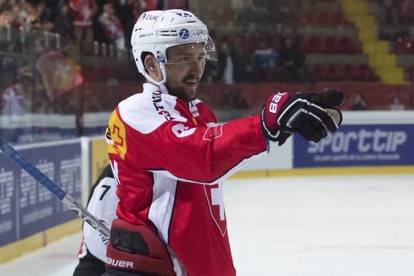 SwitzerlandÕs Vincent Praplan, reacts after scoring a goal (1-1), during a friendly ice hockey game between Switzerland and Russia, at the BCF Arena in Fribourg, Switzerland, this Friday, 21. April 20 ...