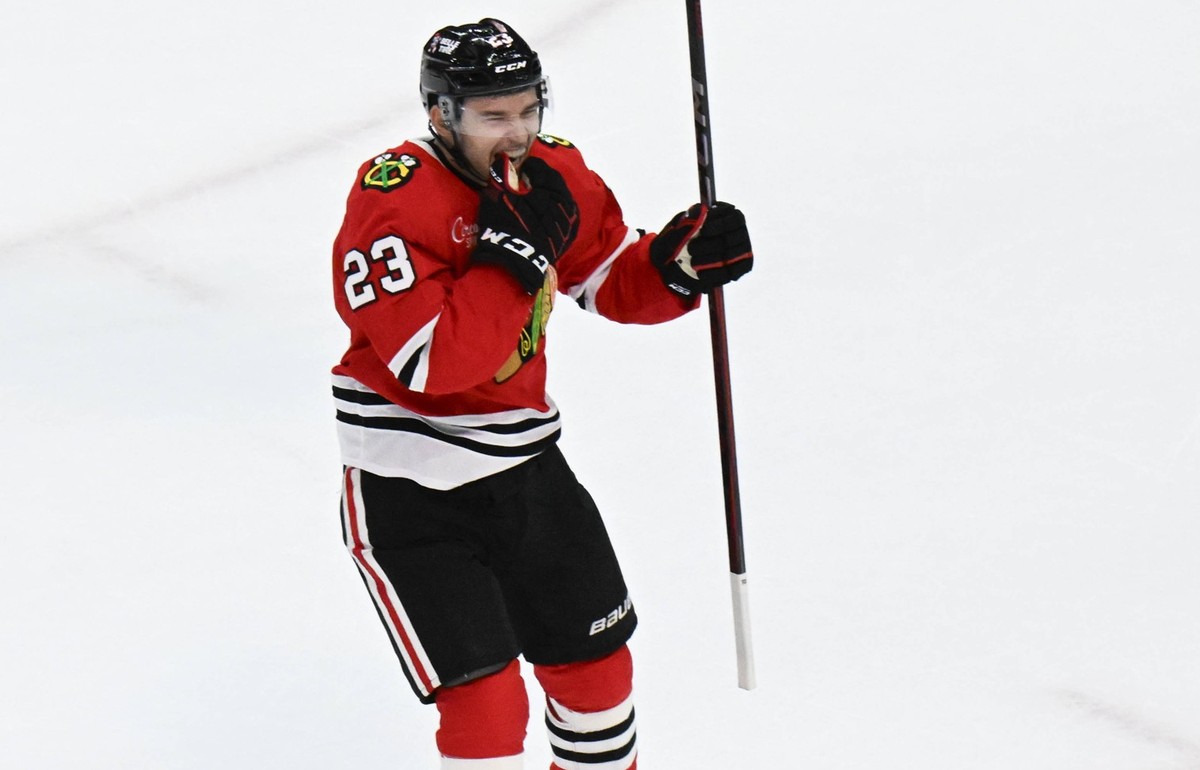 NHL, Eishockey Herren, USA Minnesota Wild at Chicago Blackhawks Nov 10, 2024 Chicago, Illinois, USA Chicago Blackhawks center Philipp Kurashev 23 reacts after he scored the game winning goal against t ...