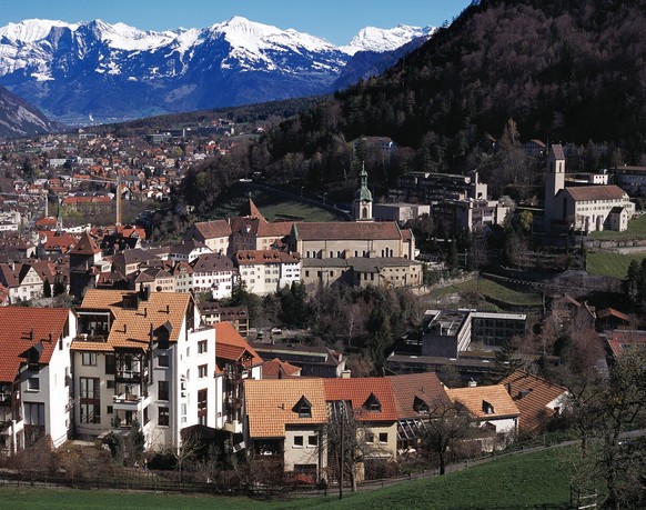 Die Altstadt von Chur mit der Kathedrale und dem Bischofssitz, aufgenommen im April 2001. Die Kathedrale Chur, Bischofskirche des Bistums Chur, soll erstmals seit ueber 70 Jahren umfassend restauriert ...