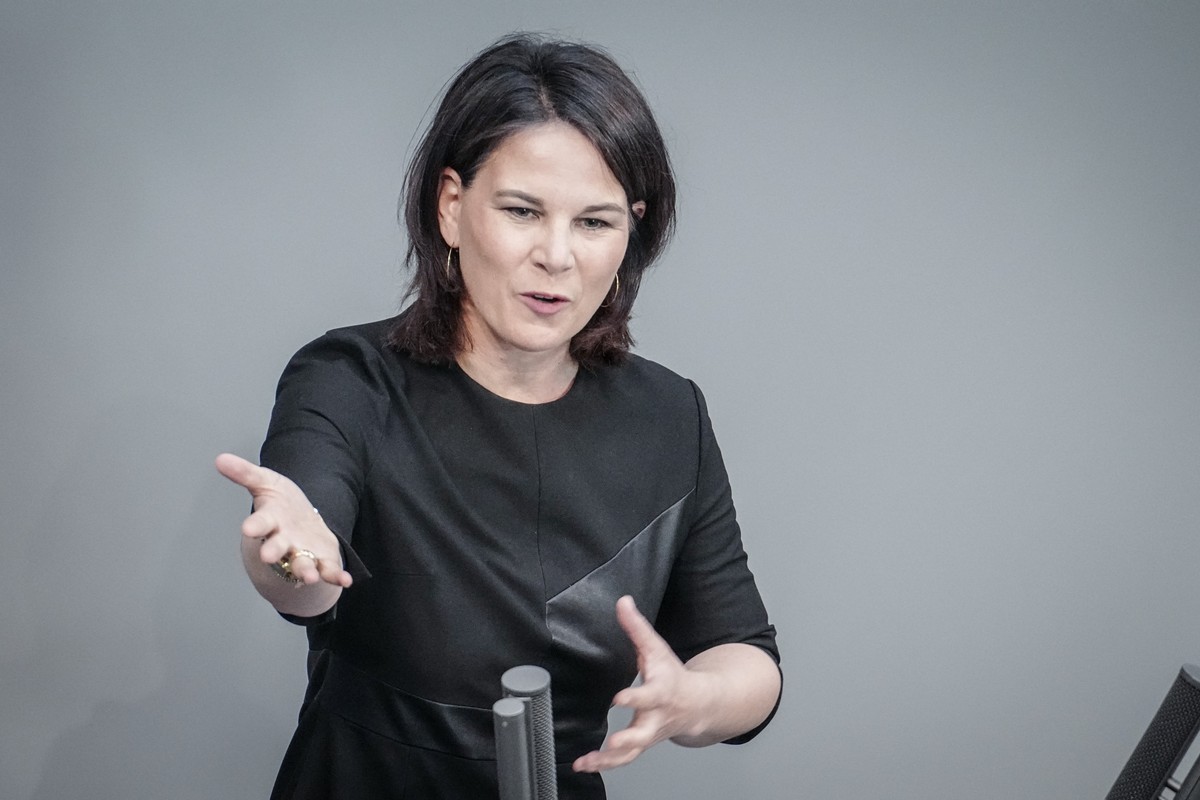 10.05.2023, Berlin: Annalena Baerbock (B�ndnis 90/Die Gr�nen), Au�enministerin, spricht bei der Sitzung des Bundestags. Thema ist ist der Bundeswehreinsatz in Mali. Foto: Kay Nietfeld/dpa +++ dpa-Bild ...